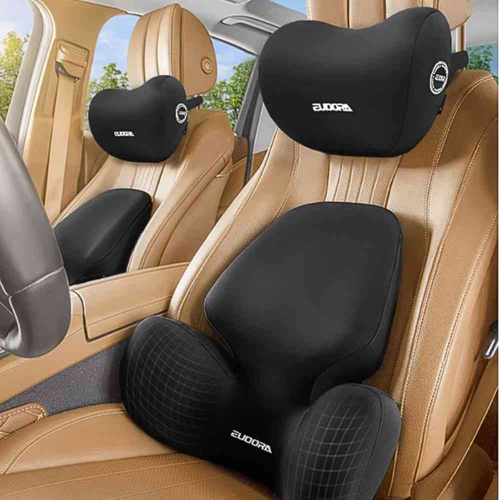 Coussin Cou Voiture noir sur des sièges