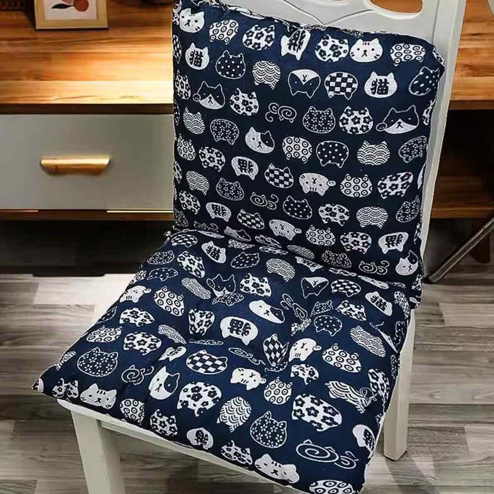 Coussin de Chaise avec Dossier bleu marine dans un salon de maison