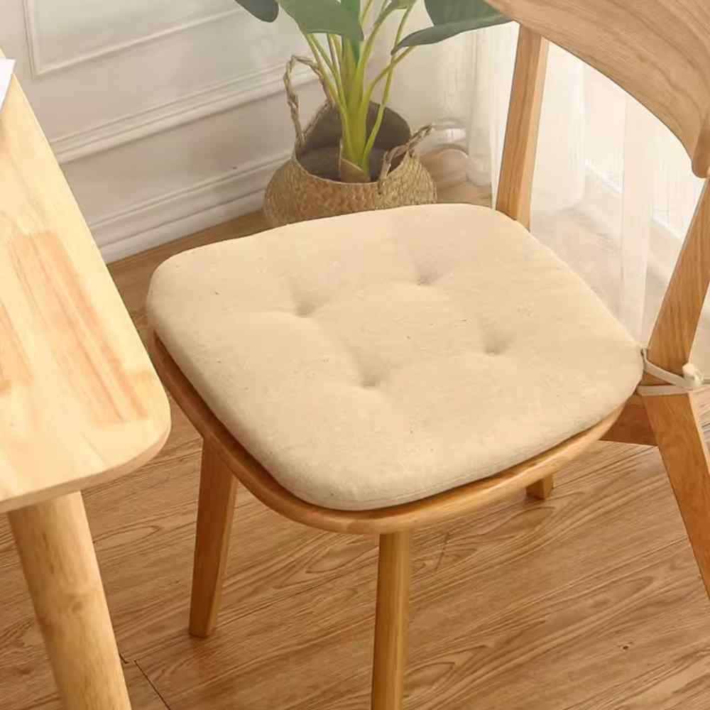 Coussin pour Chaise de Cuisine beige dans un intérieur de maison