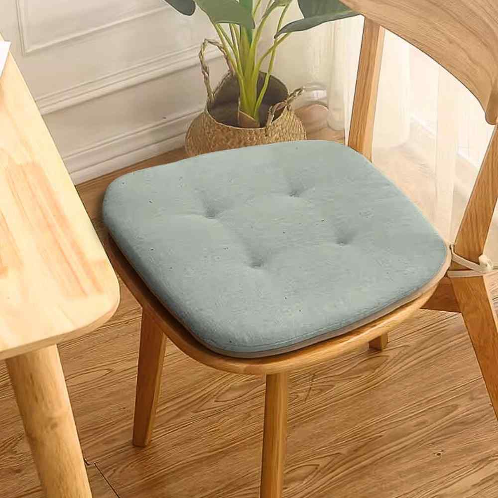 Coussin pour Chaise de Cuisine à côté d'une table de mainson