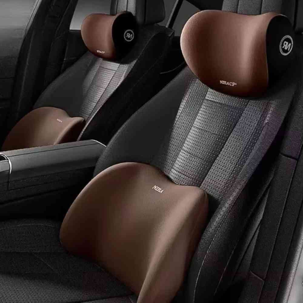 Coussin Cervical pour Voiture marron sur un siège auto
