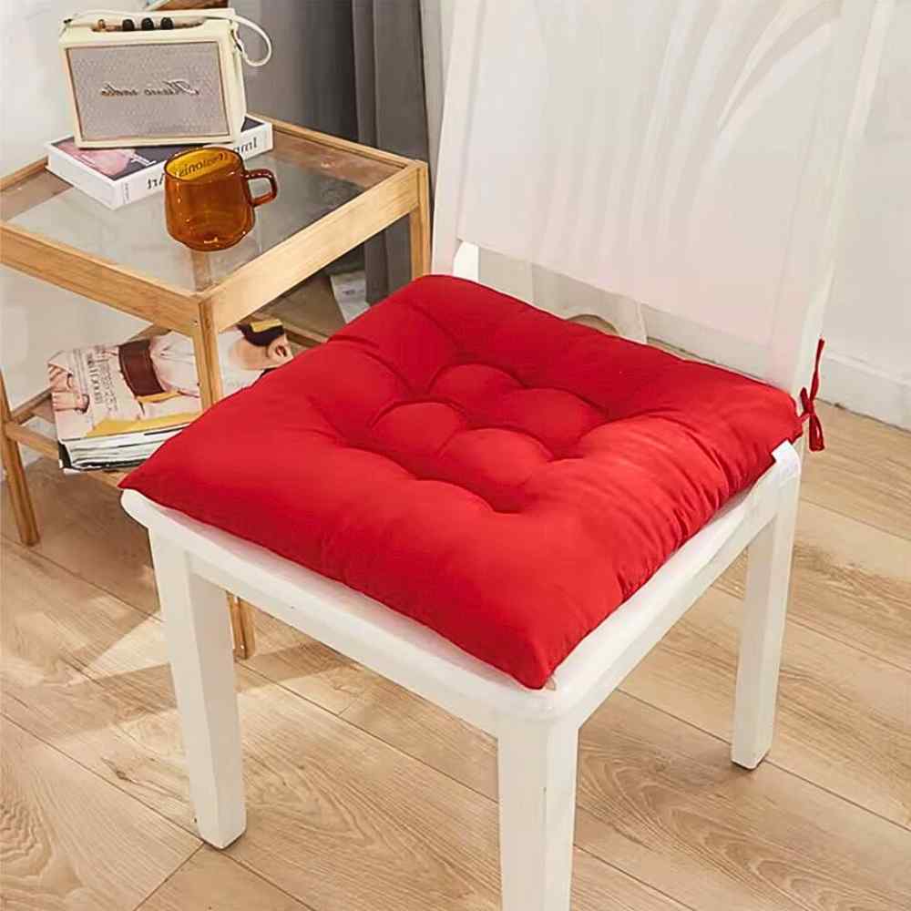 Coussin de Chaise Carré rouge dans une maison