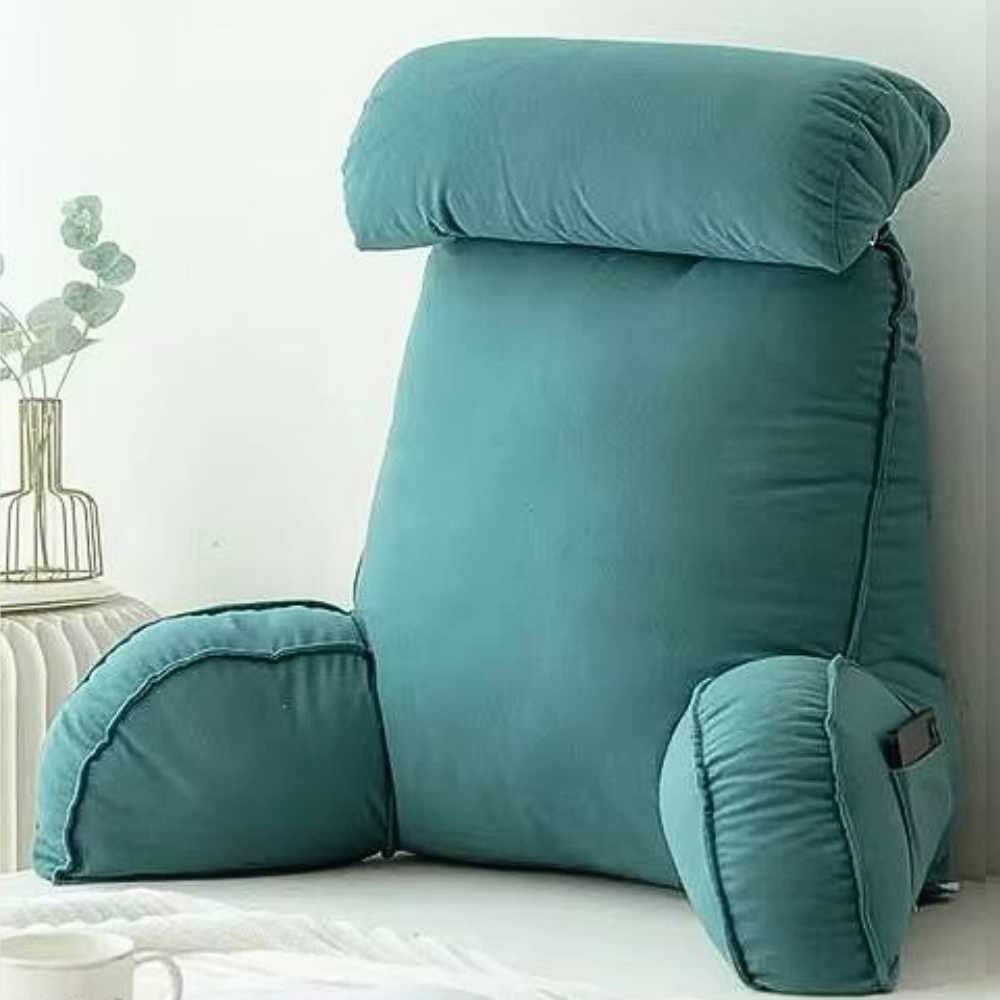 Coussin de Lecture Ergonomique Bleu Canard sur un canapé