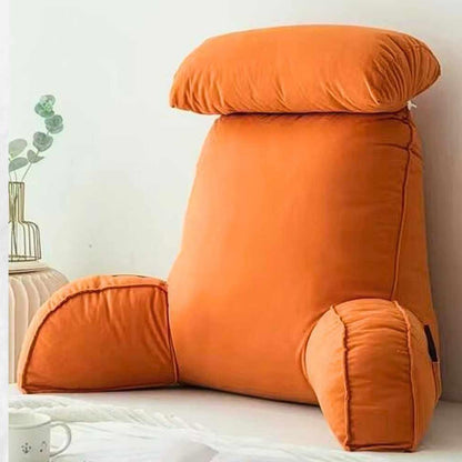 Coussin de Lecture Ergonomique Orange sur un lit