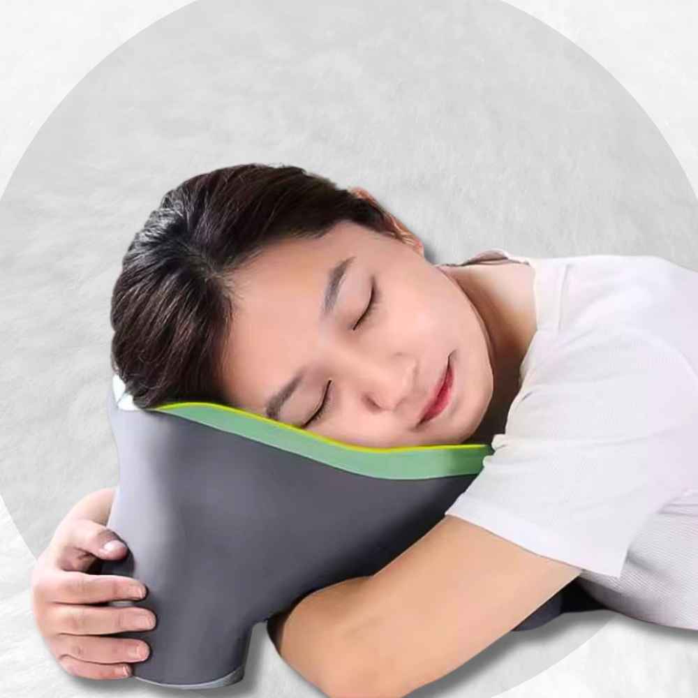 Une position avec le Coussin de Voyage 3 en 1​ bleu 