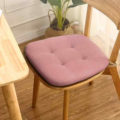 Une chainse en maison avec le Coussin pour Chaise de Cuisine rouge