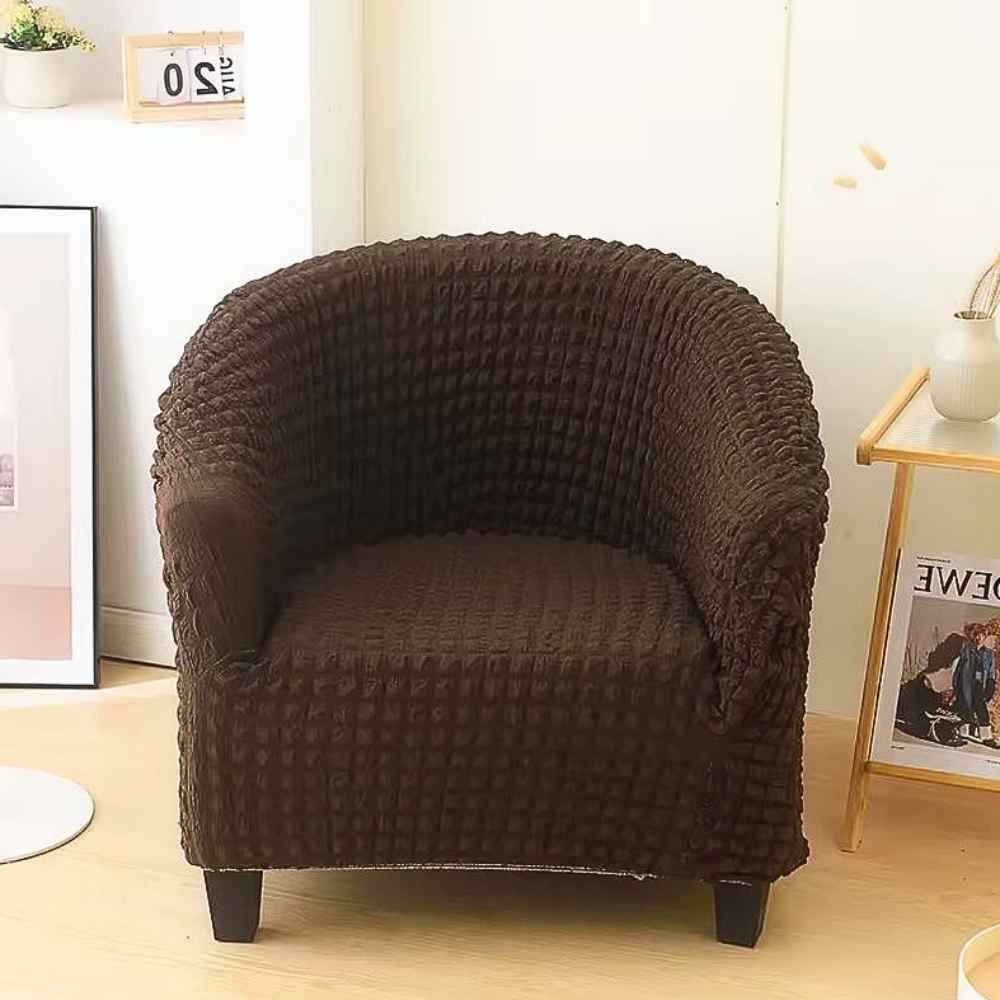 Un salon avec une Housse Fauteuil Cabriolet Velours​ Côtelé marron