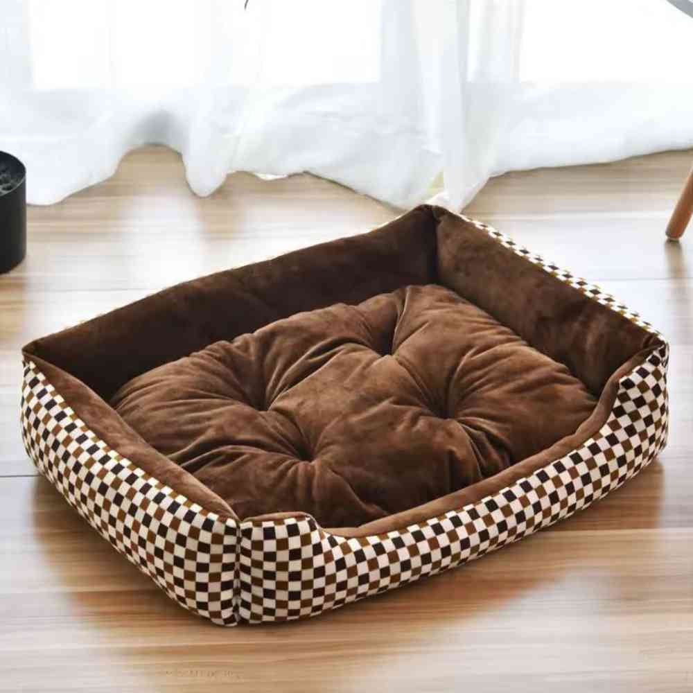 Un salon avec le Panier Confortable pour Chien marron