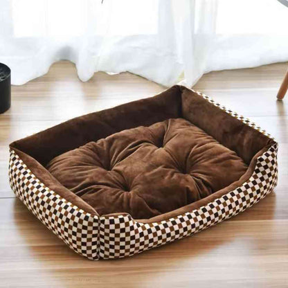 Un salon avec le Panier Confortable pour Chien marron
