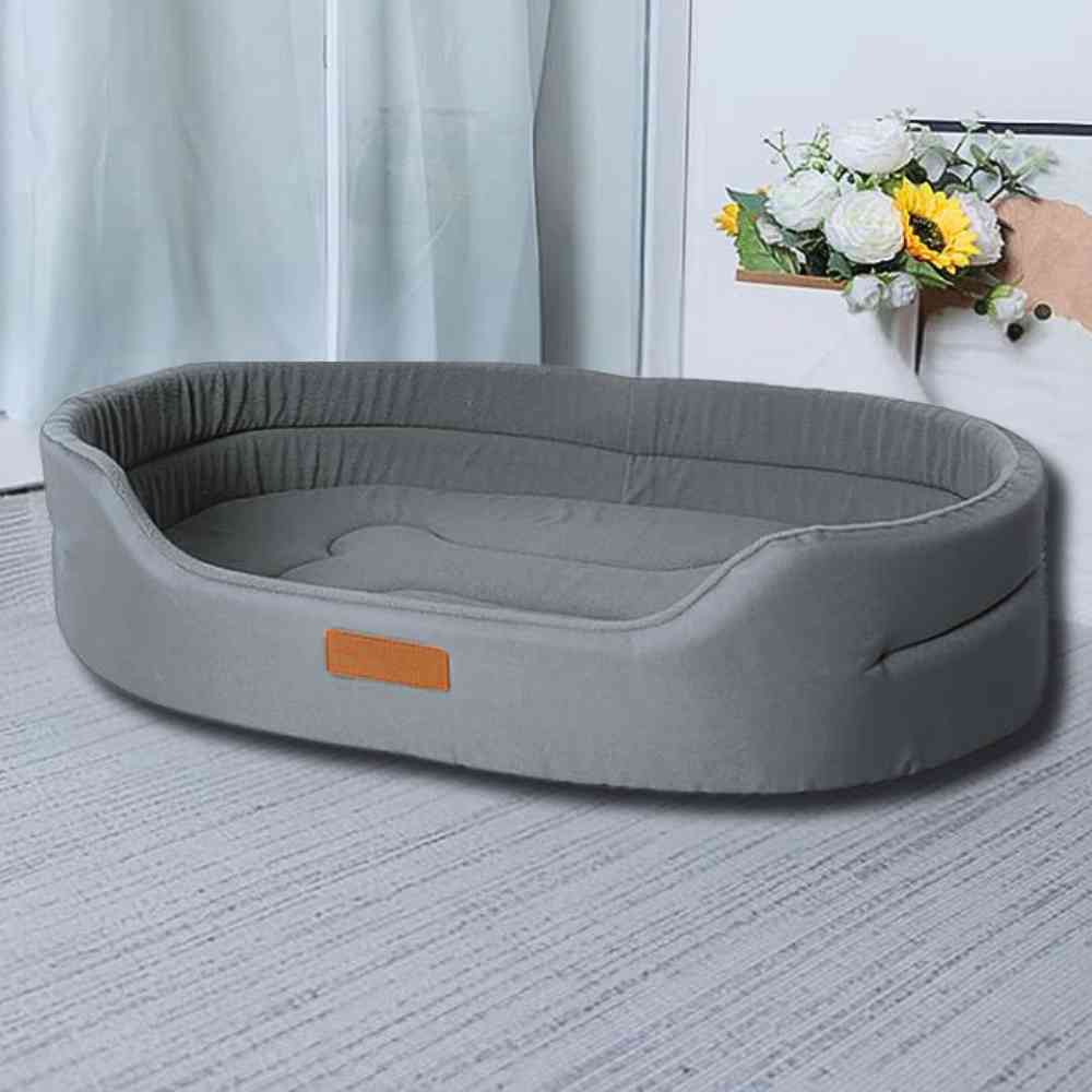 Une maison avec le Panier Imperméable pour Chien gris