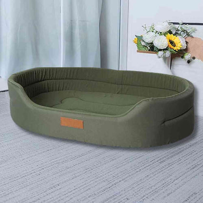 Panier Imperméable pour Chien vert​ dans une maison