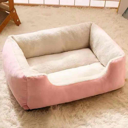 Panier pour Chat rose dans un salon